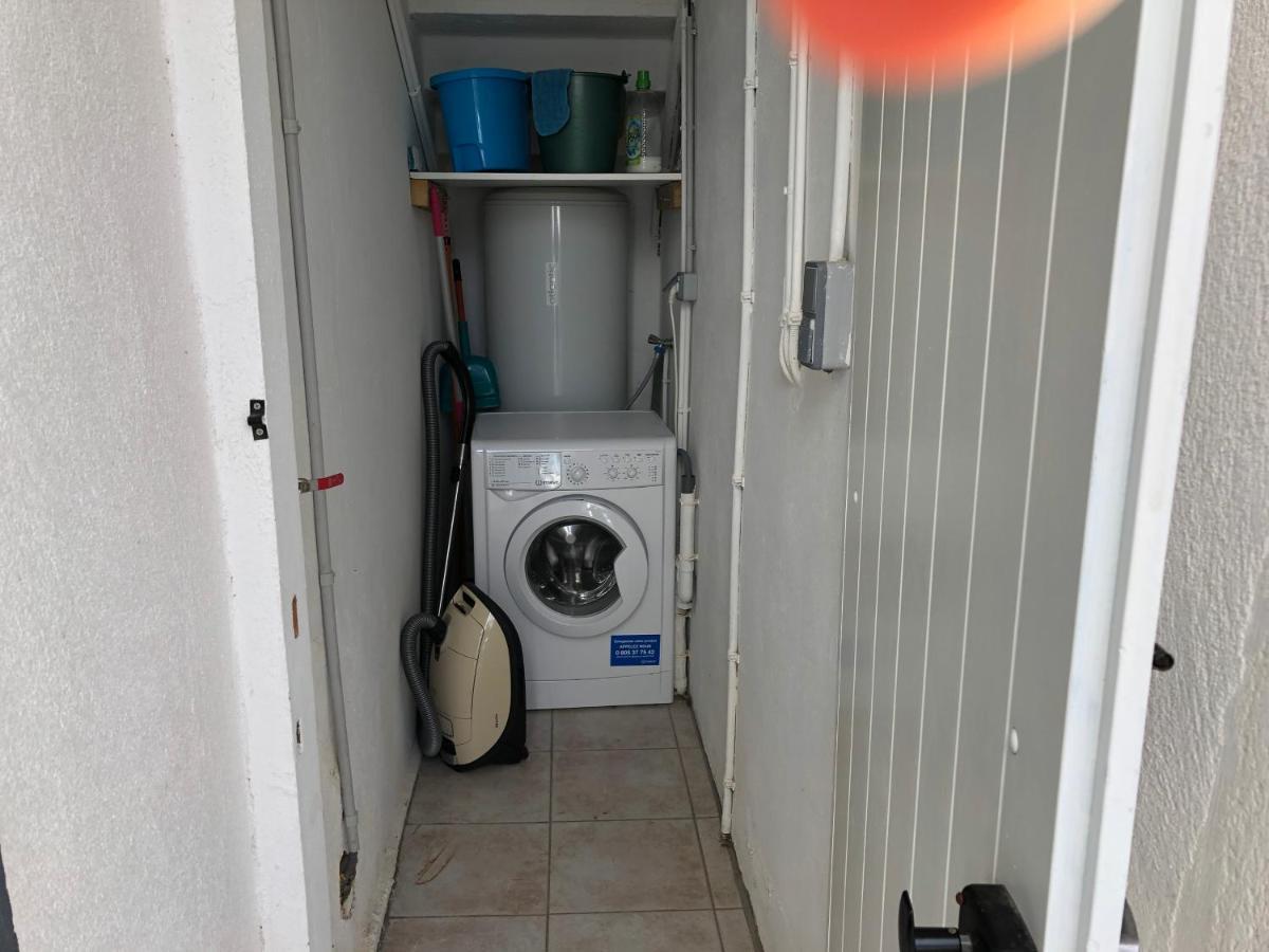 Aux 3 Domaines T2 Avec Terrasse Daire Hyères Dış mekan fotoğraf