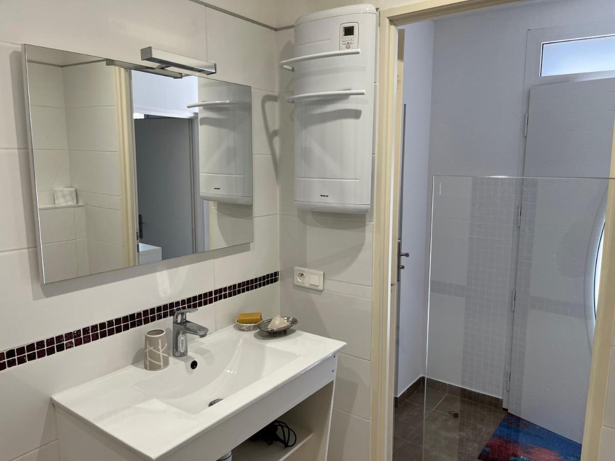 Aux 3 Domaines T2 Avec Terrasse Daire Hyères Dış mekan fotoğraf