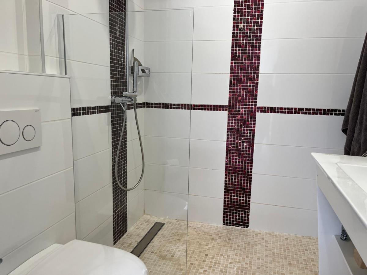 Aux 3 Domaines T2 Avec Terrasse Daire Hyères Dış mekan fotoğraf