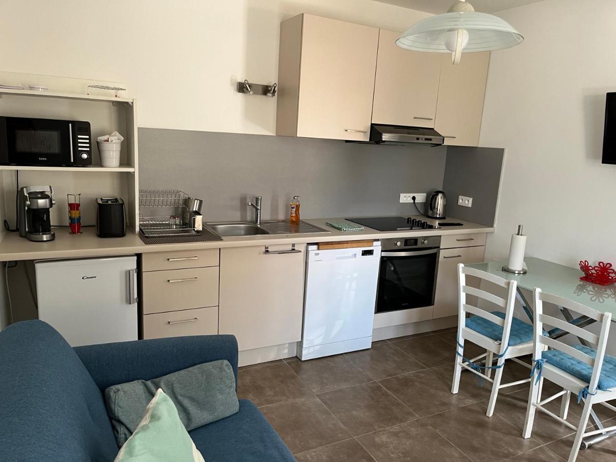 Aux 3 Domaines T2 Avec Terrasse Daire Hyères Dış mekan fotoğraf